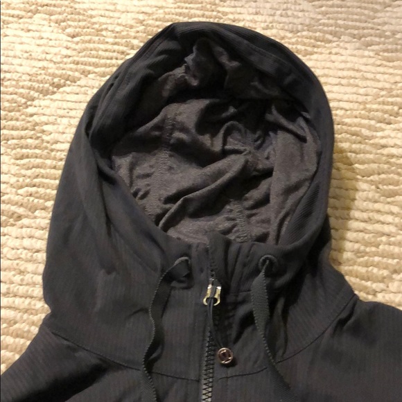 Ruffled jacket - Picture 2 of 5